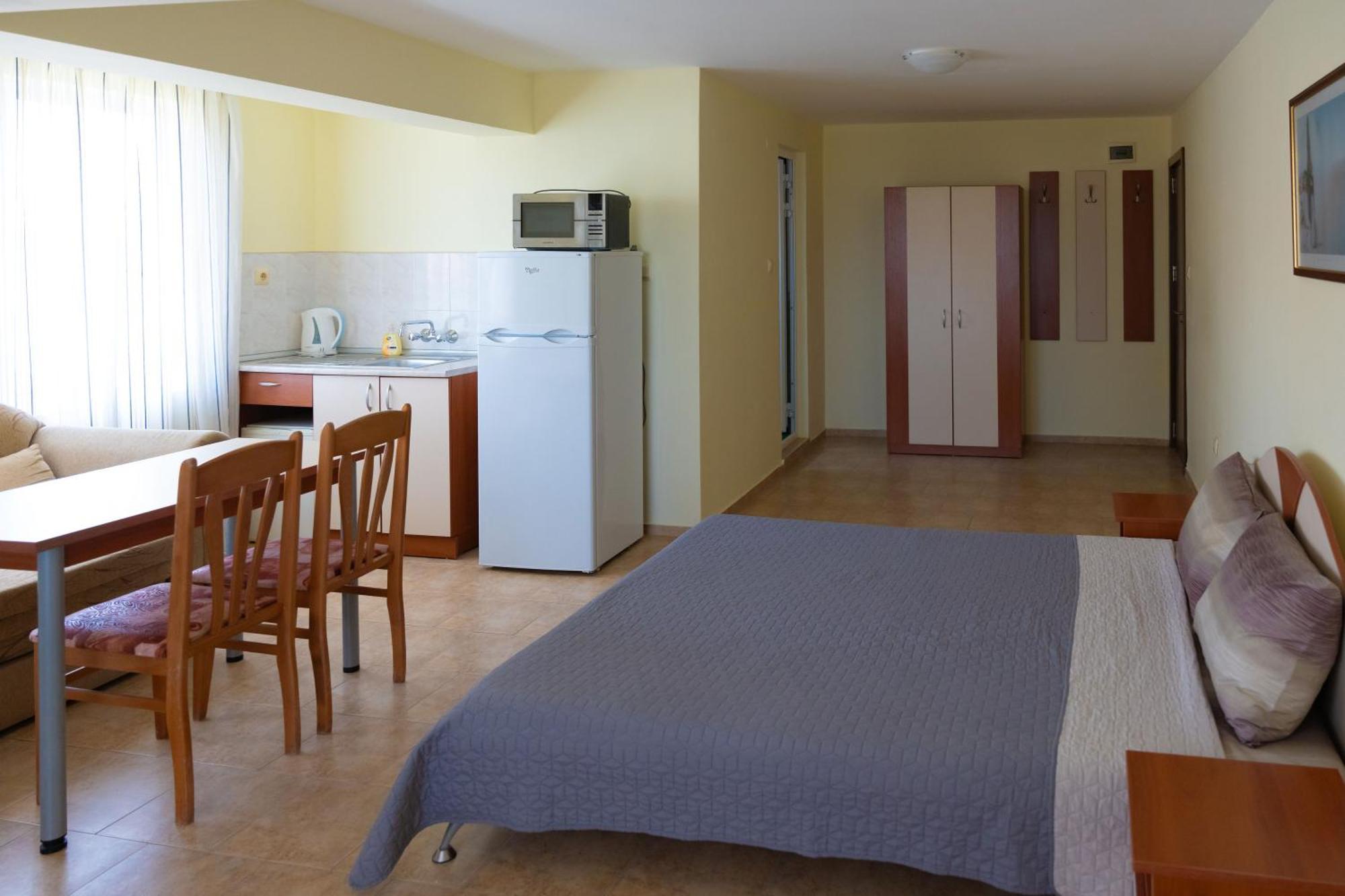Zlatna Ribka Hotel เชอร์โนโมเรทส์ ภายนอก รูปภาพ